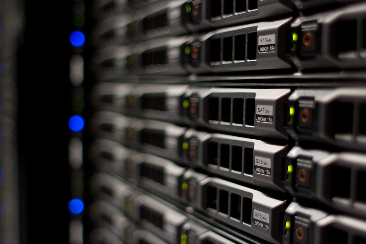 Серверы Dell PowerEdge с большим количеством накопителей